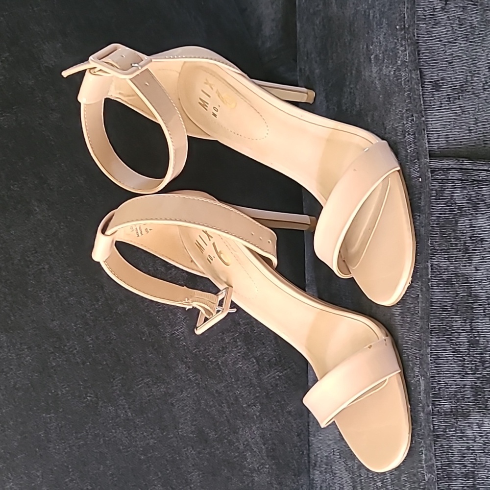 Cream Mix no. 6 heels size 7